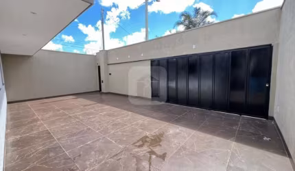 Casa estilo sobrado para venda no bairro Santa Mônica.