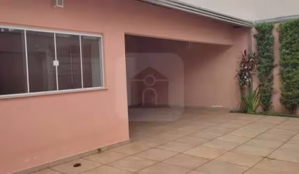 CASA COM EXCELENTE LOCALIZAÇÃO NO BAIRRO UMUARAMARA