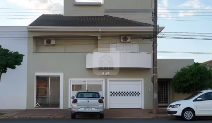 Casa Estilo Sobrado E Cômodo Comercial Para Venda Bairro Martins Em Uberlândia