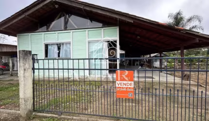 Casa com 3 quartos à venda na Praia do Ervino, São Francisco do Sul  por R$ 350.000