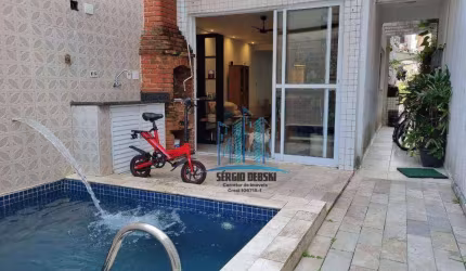 Casa sobreposta térrea com 4 suítes para venda, toda reformada, no bairro do Campo Grande, Santos-SP. Próximo à rota de fretados.
