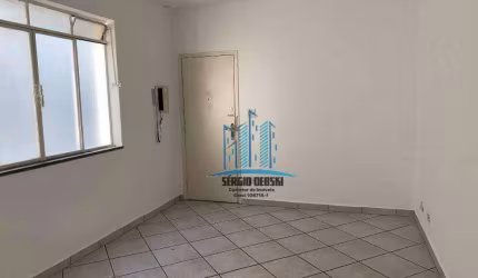 Apartamento à venda com 2 quartos e 2 banheiros. Na rua Vahia de Abreu no Boqueirão, Santos-SP. Próx à rota de fretados e VLT.
