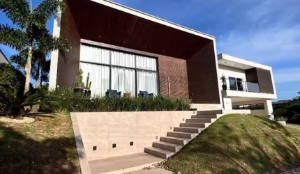 Casa de Alto Padrão em Condomínio Fechado Criciúma