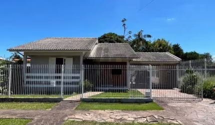 Casa 3 Dormitórios - Pinheirinho