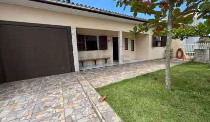 Casa Balneário Rincão com piscina