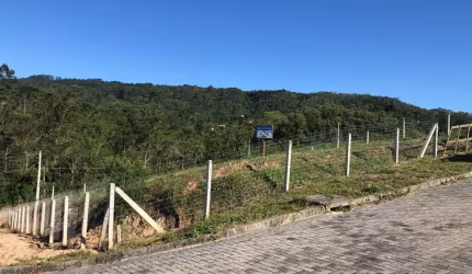Terreno à venda no Archimedes Naspolini, Criciúma  por R$ 157.000