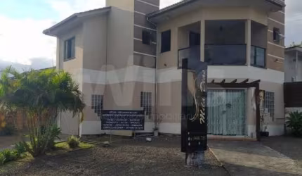 Casa com ponto comercial no Rio Maina
