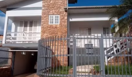 Casa com piscina Bairro Ana Maria