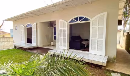 Casa 3 Dormitórios 1 Suíte com Edícula e Piscina em Içara (Averbada)