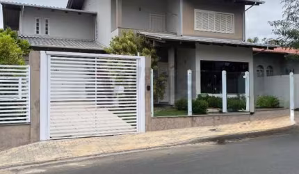 Casa comercial à venda em Içara! Localizada próxima ao Hospital São Donato, à Prefeitura Municipal de Içara