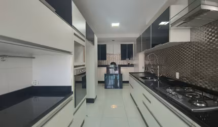 Maravilhoso apartamento com 202 m² 3 Suites 3 Vagas .