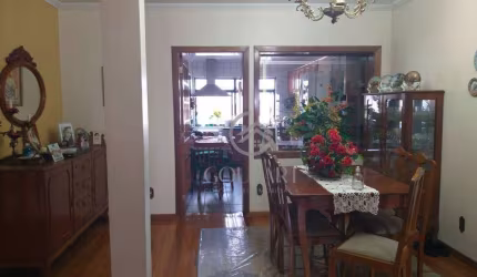 Apartamento amplo no centro da cidade.