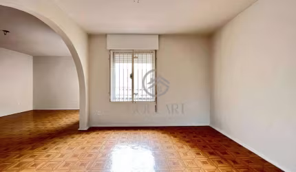 Apartamento amplo e  ensolarado no Centro