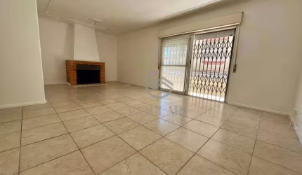 Amplo apartamento com 3 dormitórios no Porto