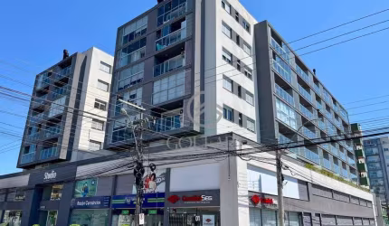 Loft com ótimo espaço em local privilegiado no Centro