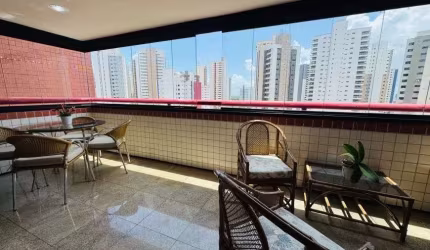 Belíssimo apartamento com 165 m2 no Coco