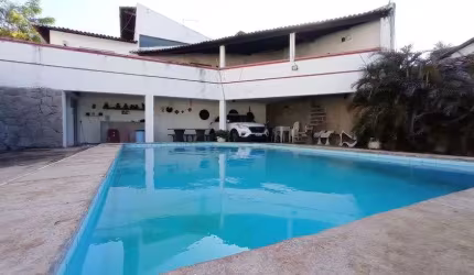 Casa para venda tem 207 metros quadrados com 4 quartos em Prainha - Aquiraz - CE