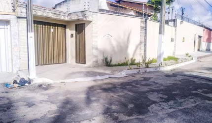 Casa para venda tem 384 metros quadrados com 3 quartos em Pici - Fortaleza - CE