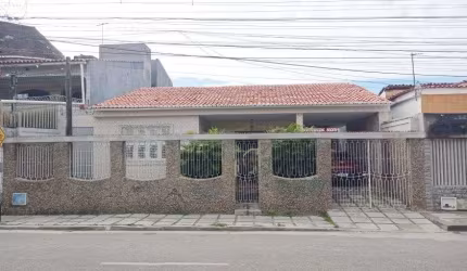 Vende-se Excelente Casa 7 quartos na Parquelândia!!!