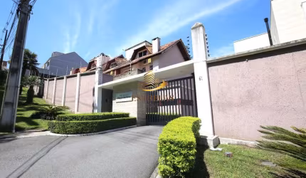 Vende sobrado, em condomínio, Santo Inácio