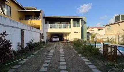 Casa duplex a 100m da praia de Ipitanga.