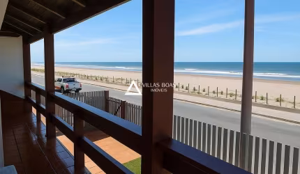Sobrado de frente para a praia