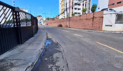 Ap 2/4, sendo 1 suíte, em Pernambués