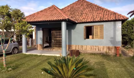 EXCELENTE CASA À VENDA LOCALIZADA NO BAIRRO JARDIM BEIRA MAR!