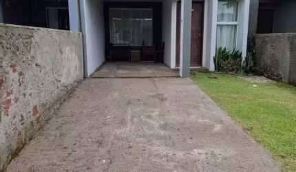EXCELENTE CASA GEMINADA LOCALIZADA NO BAIRRO GUARANI EM CAPÃO DA CANOA