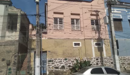 Casa 03 quartos 02 salas no Centro de Niterói  RJ