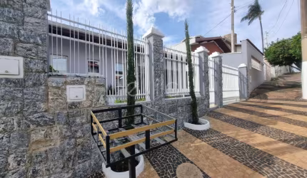 Casa com 3 quartos à venda no Jardim das Vitórias Régias, Valinhos , 186 m2 por R$ 1.480.000