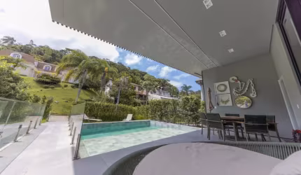 Casa em condomínio em BC