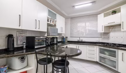 sobrado em condominio a 5 Min. do centro em condominio fechado com terreno