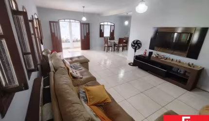 Casa com 3 quartos à venda na Rua Garcia Lorca, Ipitanga, Lauro de Freitas por R$ 630.000