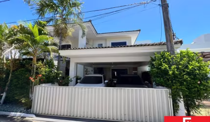Casa com 4 quartos à venda na Rua Jovina Machado dos Santos, Miragem, Lauro de Freitas por R$ 1.050.000