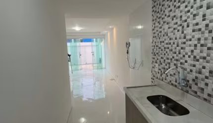Casa com 3 quartos à venda na Rua Milena Ramone Alencar Ramos, Ipitanga, Lauro de Freitas por R$ 395.000