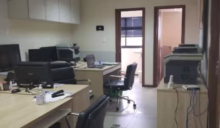 Sala comercial com 4 salas à venda na Avenida Luiz Tarquínio Pontes, 1, Vilas do Atlantico, Lauro de Freitas, 152 m2 por R$ 460.000