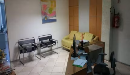 Sala comercial com 4 salas para alugar na Estrada Do Coco, 4, Centro, Lauro de Freitas por R$ 5.000