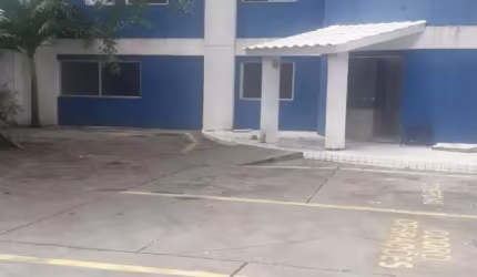 Barracão / Galpão / Depósito com 10 salas para alugar na Avenida Luiz Tarquínio Pontes, 1, Pitangueiras, Lauro de Freitas por R$ 18.000