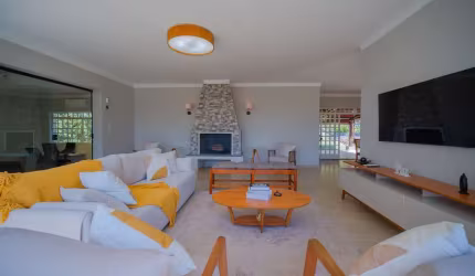 Casa à venda na Rua São João, Vila Santo Antônio, Cotia - SP