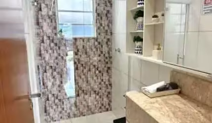 Casa à venda na Estrada Luiz Mário da Rocha Lima, Austin, Nova Iguaçu - RJ