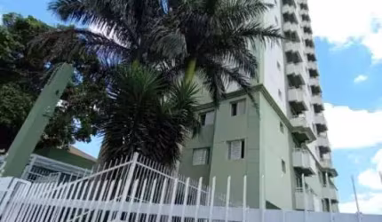 Apartamento à venda na Rua Lua, Jardim Tupanci, Barueri - SP
