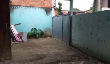 Casa à venda na Rua Augusto José, Capivari, Duque de Caxias - RJ