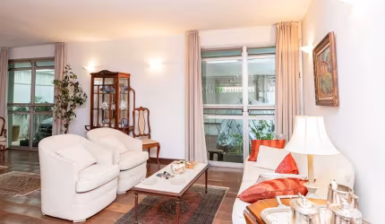 Casa à venda na Rua Caraça, Vila Madalena, São Paulo - SP