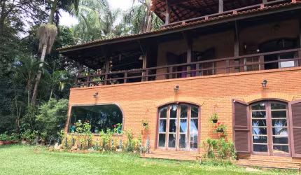 Casa à venda na Rua Iris Memberg, Vila Jovina, Cotia - SP