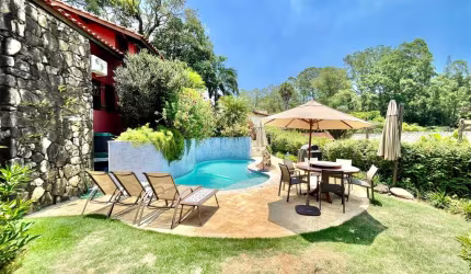 Casa à venda na Avenida São Camilo, Granja Viana, Cotia - SP