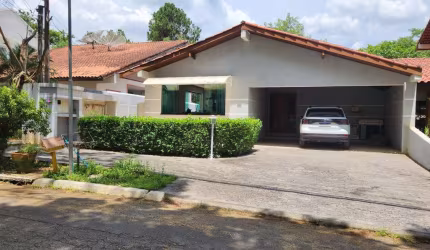 Casa à venda na Avenida Estácio de Sá, São Paulo II, Cotia - SP