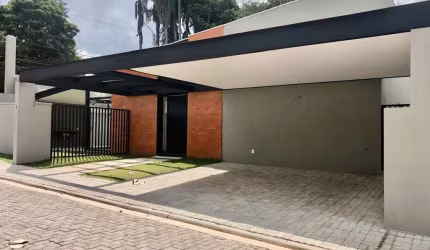 Casa à venda na Rua México, Chácara dos Lagos, Carapicuíba - SP