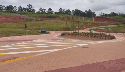 Terreno à venda na Avenida Virgilio Cardoso Pinna, Piracangaguá II, Taubaté - SP