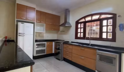 Casa à venda na Rua Padre Leonardo, Campo Belo, São Paulo - SP